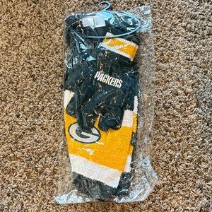 Packers green & yellow gloves and scarf